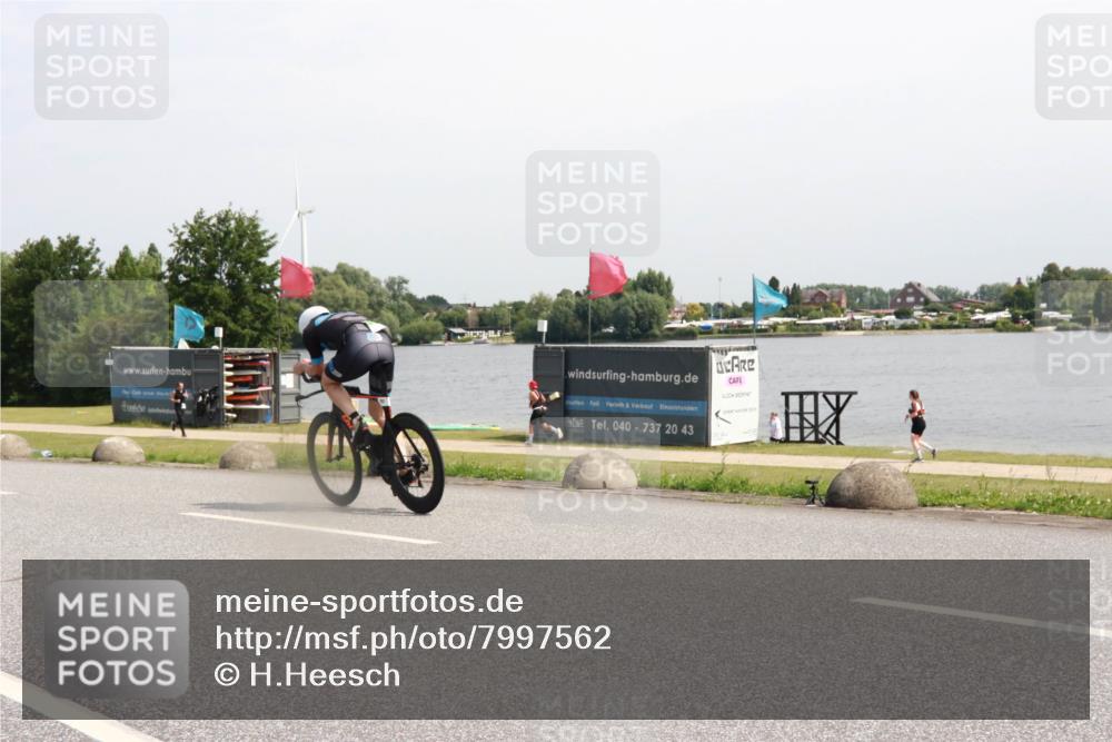 15.06.2025 - 27. Vierlanden-Triathlon H.Heesch http://msf.ph/oto/7997562 15.06.2025 11:33:07 Radfahren 173, 757 meine-sportfotos.de