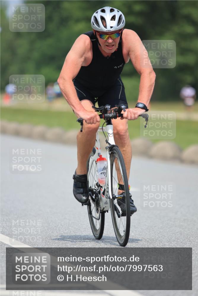 21.06.2025 - 27. Vierlanden-Triathlon H.Heesch http://msf.ph/oto/7997563 15.06.2025 12:25:26 Radfahren 717, 787, 847 meine-sportfotos.de