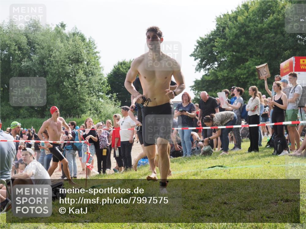 15.06.2025 - 27. Vierlanden-Triathlon KatJ http://msf.ph/oto/7997575 15.06.2025 09:55:55 Schwimmen 280, 283, 300, 303, 308, 310, 322, 331, 338 meine-sportfotos.de