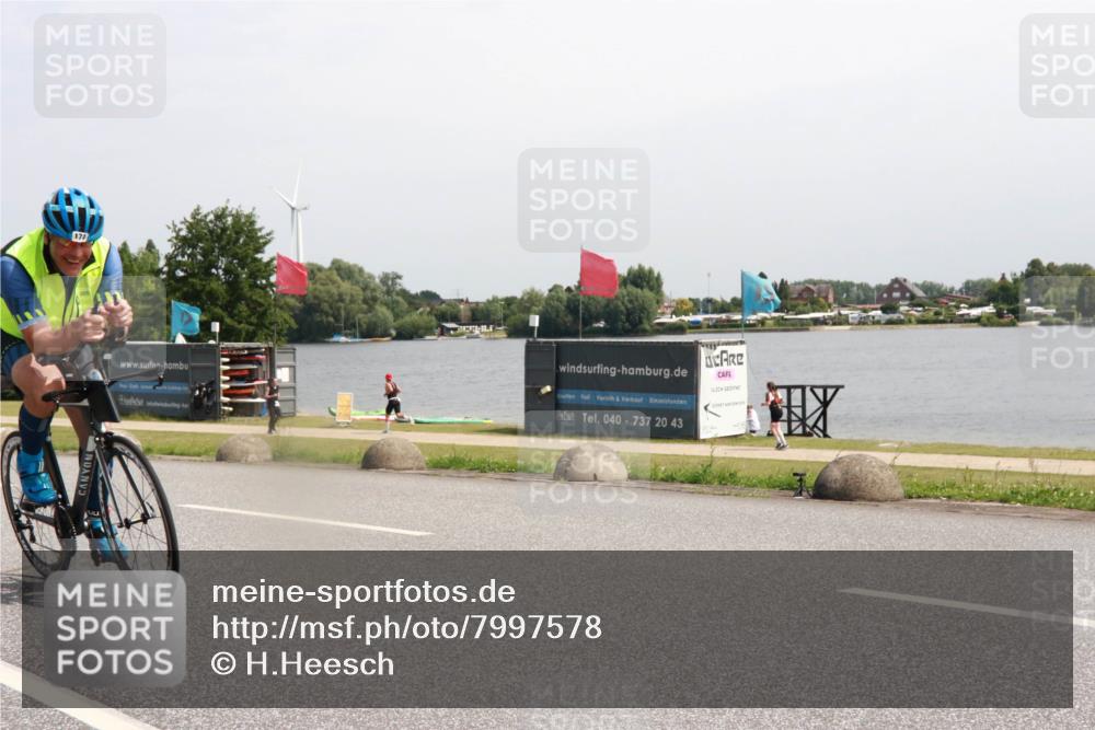 15.06.2025 - 27. Vierlanden-Triathlon H.Heesch http://msf.ph/oto/7997578 15.06.2025 11:33:08 Radfahren 173, 755, 757 meine-sportfotos.de
