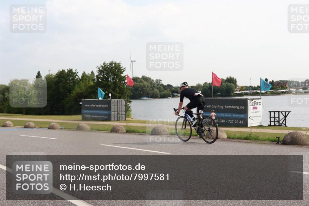 15.06.2025 - 27. Vierlanden-Triathlon H.Heesch http://msf.ph/oto/7997581 15.06.2025 09:38:33 Radfahren 123, 124 meine-sportfotos.de