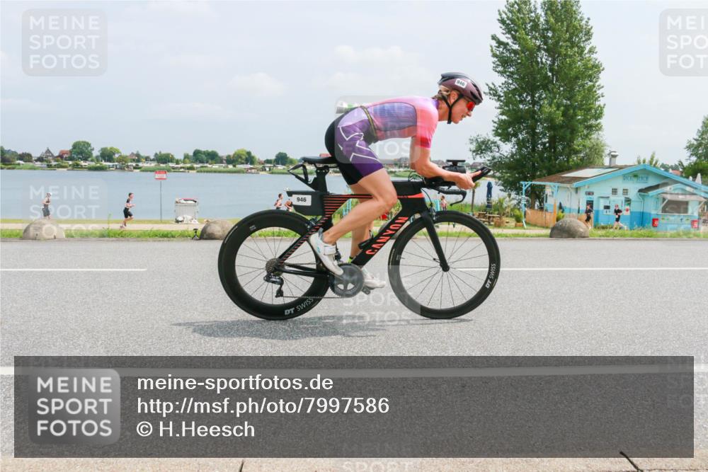 21.06.2025 - 27. Vierlanden-Triathlon H.Heesch http://msf.ph/oto/7997586 15.06.2025 12:26:38 Radfahren 663, 946 meine-sportfotos.de