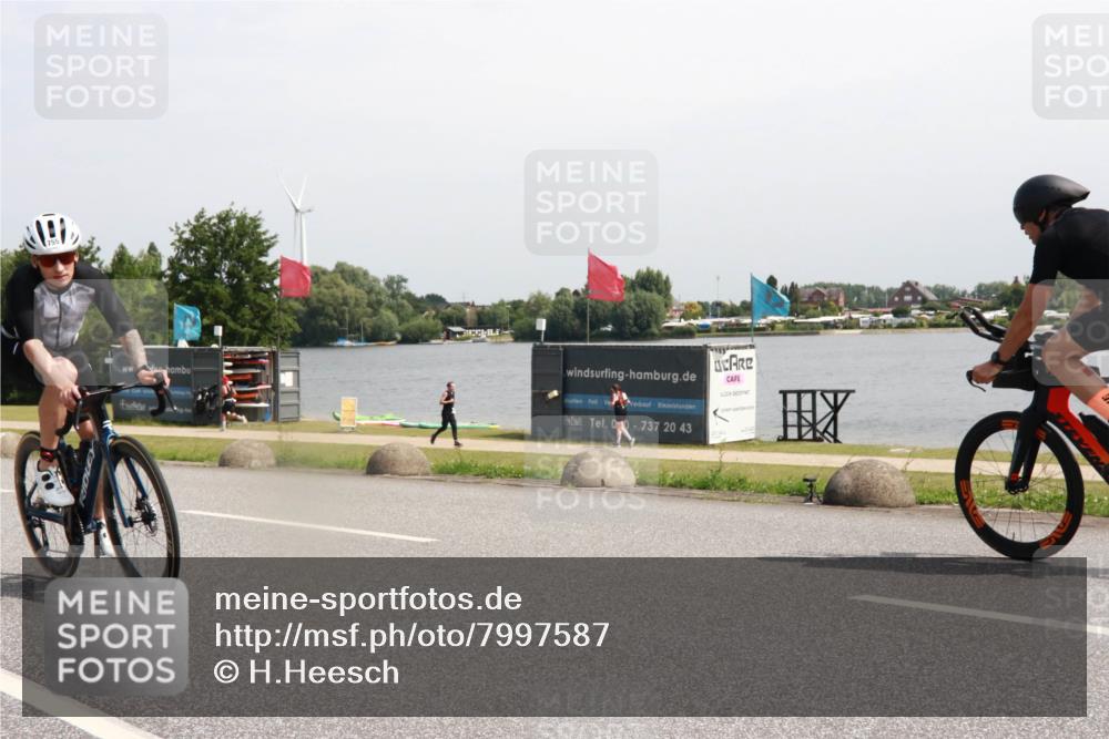 15.06.2025 - 27. Vierlanden-Triathlon H.Heesch http://msf.ph/oto/7997587 15.06.2025 11:33:10 Radfahren 173, 755, 757 meine-sportfotos.de