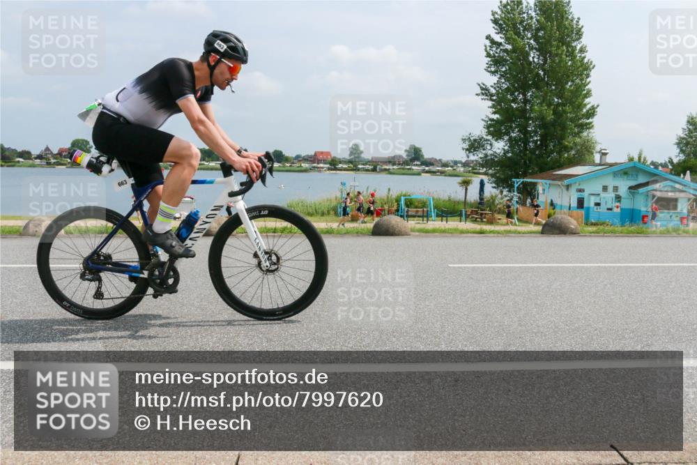 21.06.2025 - 27. Vierlanden-Triathlon H.Heesch http://msf.ph/oto/7997620 15.06.2025 12:26:40 Radfahren 663, 946 meine-sportfotos.de