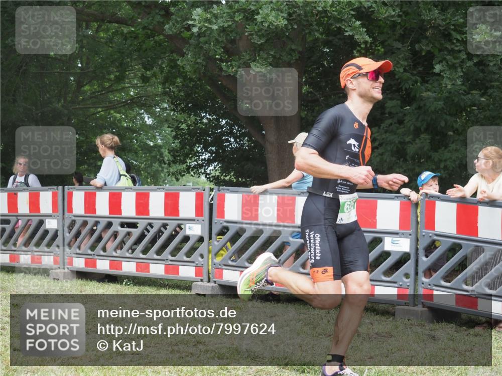 21.06.2025 - 27. Vierlanden-Triathlon KatJ http://msf.ph/oto/7997624 15.06.2025 12:51:06 Ziel 129, 695 meine-sportfotos.de