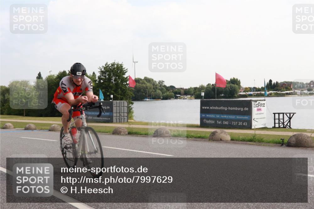 15.06.2025 - 27. Vierlanden-Triathlon H.Heesch http://msf.ph/oto/7997629 15.06.2025 09:39:00 Radfahren 162 meine-sportfotos.de