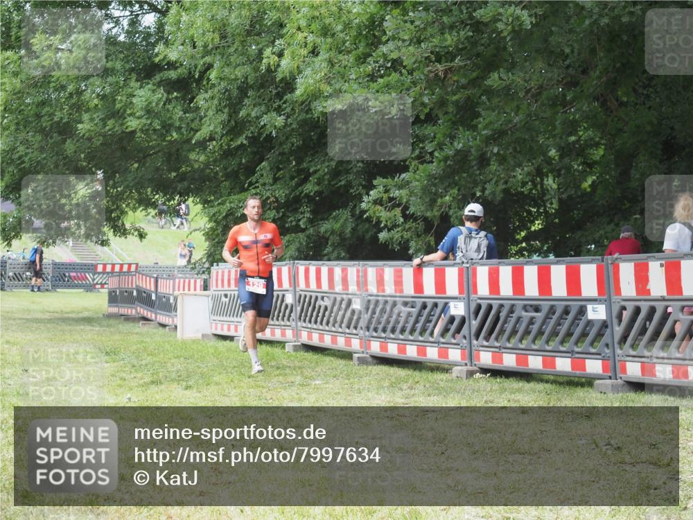 21.06.2025 - 27. Vierlanden-Triathlon KatJ http://msf.ph/oto/7997634 15.06.2025 12:51:12 Ziel 129 meine-sportfotos.de