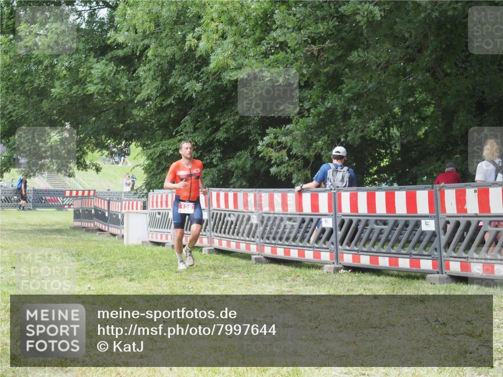 21.06.2025 - 27. Vierlanden-Triathlon KatJ http://msf.ph/oto/7997644 15.06.2025 12:51:12 Ziel 129 meine-sportfotos.de