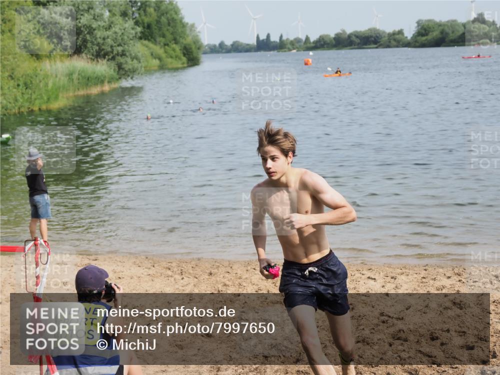 21.06.2025 - 27. Vierlanden-Triathlon MichiJ http://msf.ph/oto/7997650 15.06.2026 09:58:45 Schwimmen 269 meine-sportfotos.de