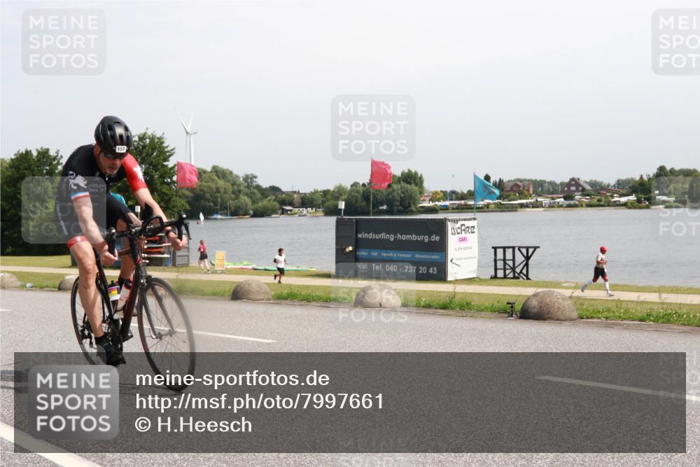 15.06.2025 - 27. Vierlanden-Triathlon H.Heesch http://msf.ph/oto/7997661 15.06.2025 11:33:30 Radfahren 157, 732 meine-sportfotos.de