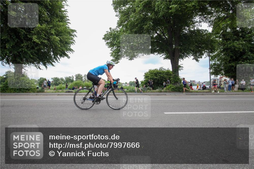 15.06.2025 - 7 Türme Triathlon Yannick Fuchs http://msf.ph/oto/7997666 15.06.2025 13:51:50 Radfahren 718, 823, 893, 1021 meine-sportfotos.de