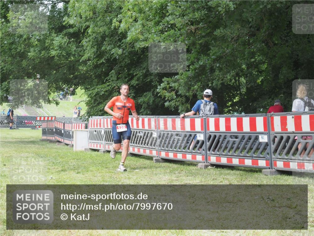 21.06.2025 - 27. Vierlanden-Triathlon KatJ http://msf.ph/oto/7997670 15.06.2025 12:51:13 Ziel 129 meine-sportfotos.de