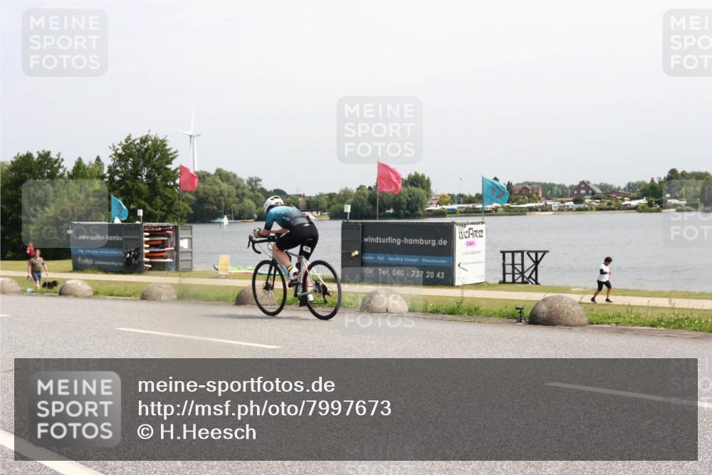 15.06.2025 - 27. Vierlanden-Triathlon H.Heesch http://msf.ph/oto/7997673 15.06.2025 11:33:36 Radfahren 157, 229 meine-sportfotos.de