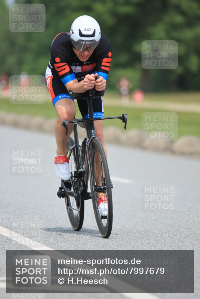 21.06.2025 - 27. Vierlanden-Triathlon H.Heesch http://msf.ph/oto/7997679 15.06.2025 12:25:31 Radfahren 717, 847 meine-sportfotos.de