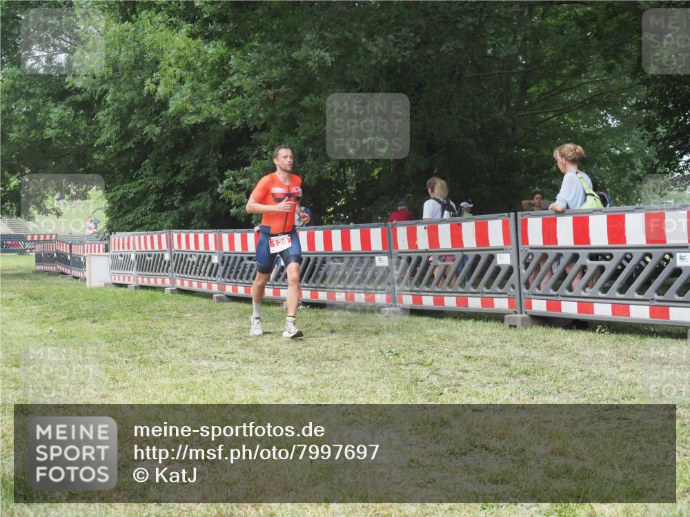 21.06.2025 - 27. Vierlanden-Triathlon KatJ http://msf.ph/oto/7997697 15.06.2025 12:51:14 Ziel 129 meine-sportfotos.de