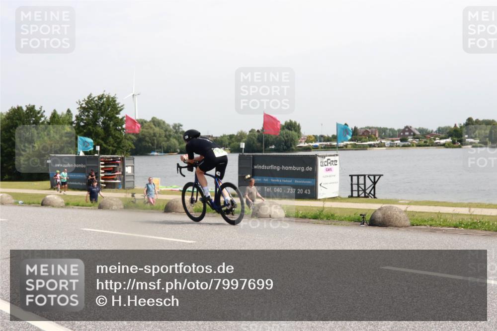 15.06.2025 - 27. Vierlanden-Triathlon H.Heesch http://msf.ph/oto/7997699 15.06.2025 11:33:47 Radfahren 150, 238 meine-sportfotos.de