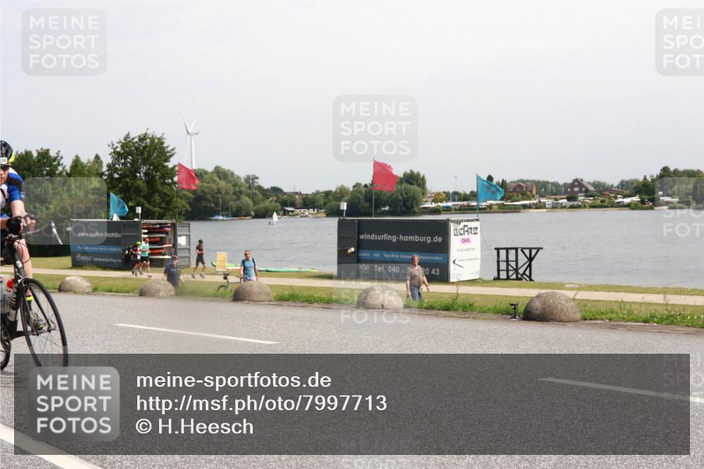 15.06.2025 - 27. Vierlanden-Triathlon H.Heesch http://msf.ph/oto/7997713 15.06.2025 11:33:49 Radfahren 150, 238, 661 meine-sportfotos.de