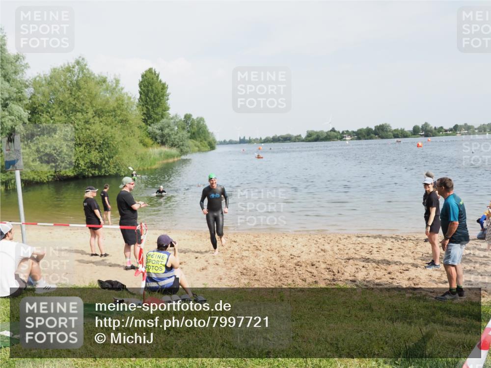 21.06.2025 - 27. Vierlanden-Triathlon MichiJ http://msf.ph/oto/7997721 15.06.2026 09:59:45 Schwimmen 266 meine-sportfotos.de
