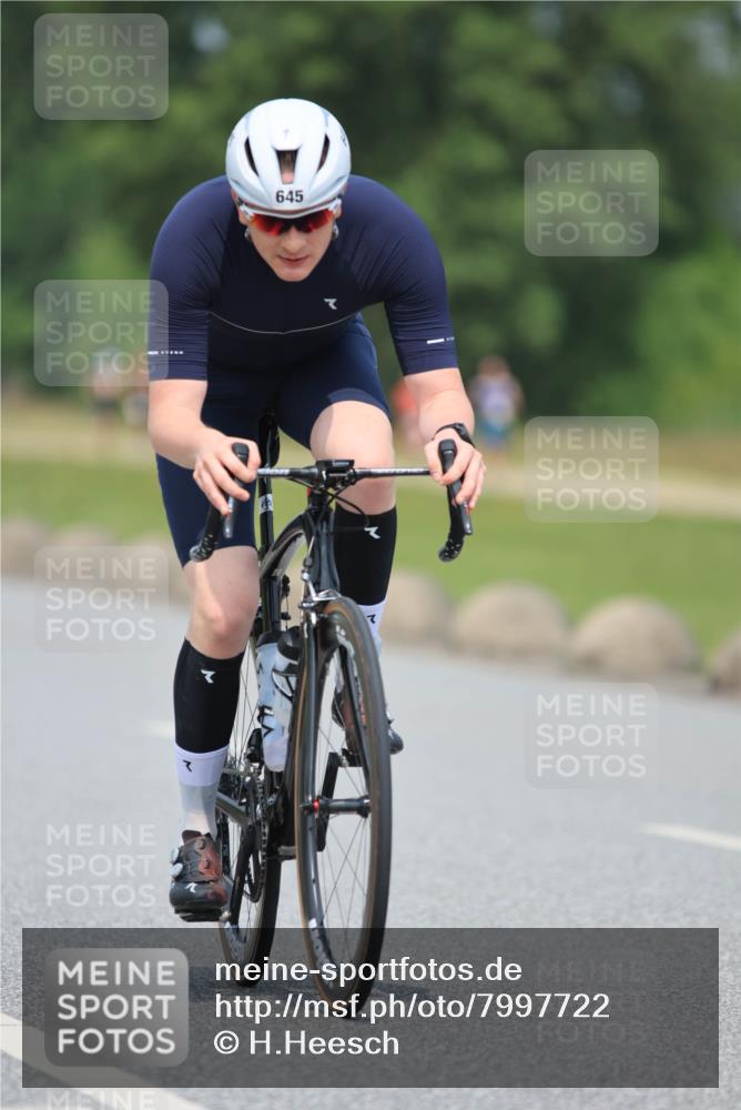 21.06.2025 - 27. Vierlanden-Triathlon H.Heesch http://msf.ph/oto/7997722 15.06.2025 12:25:45 Radfahren 645, 816, 981 meine-sportfotos.de