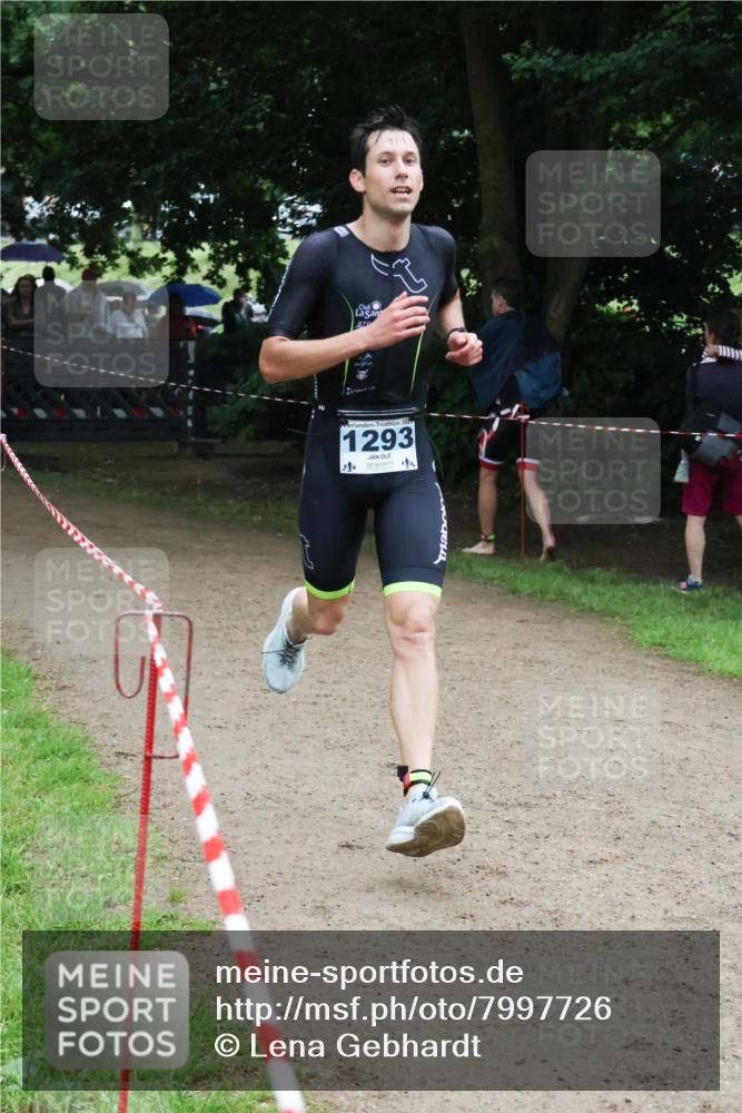 21.06.2025 - 27. Vierlanden-Triathlon Lena Gebhardt http://msf.ph/oto/7997726 15.06.2025 13:55:36 Laufen 202, 1293, 4 meine-sportfotos.de
