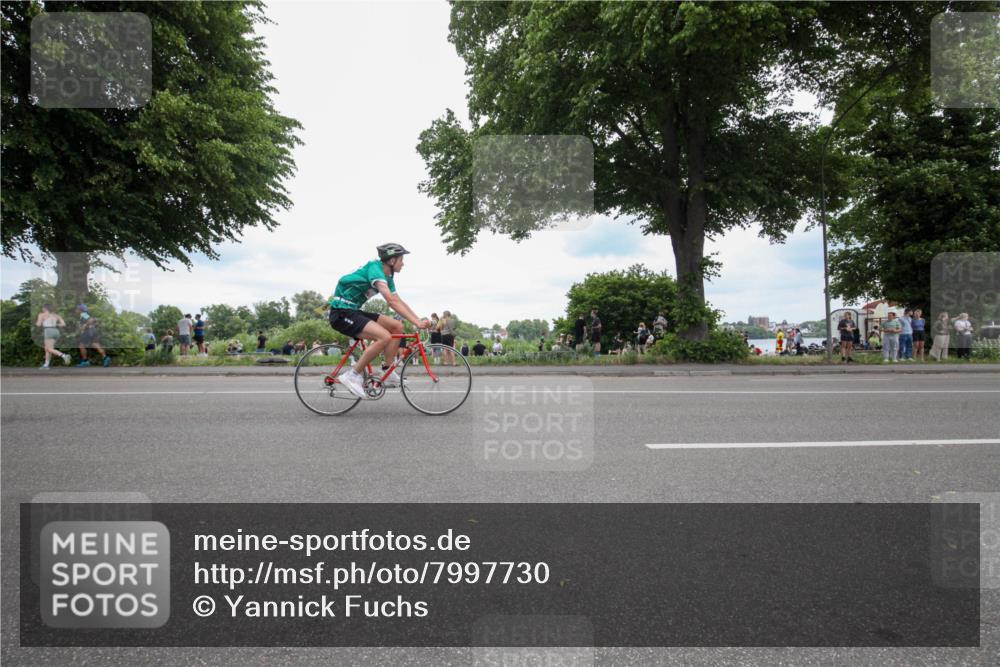 15.06.2025 - 7 Türme Triathlon Yannick Fuchs http://msf.ph/oto/7997730 15.06.2025 13:52:23 Radfahren 556, 729, 1038, 1083 meine-sportfotos.de