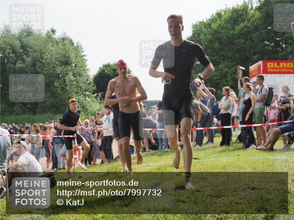 15.06.2025 - 27. Vierlanden-Triathlon KatJ http://msf.ph/oto/7997732 15.06.2025 09:55:57 Schwimmen 280, 283, 300, 303, 308, 310, 312, 322, 331, 338 meine-sportfotos.de