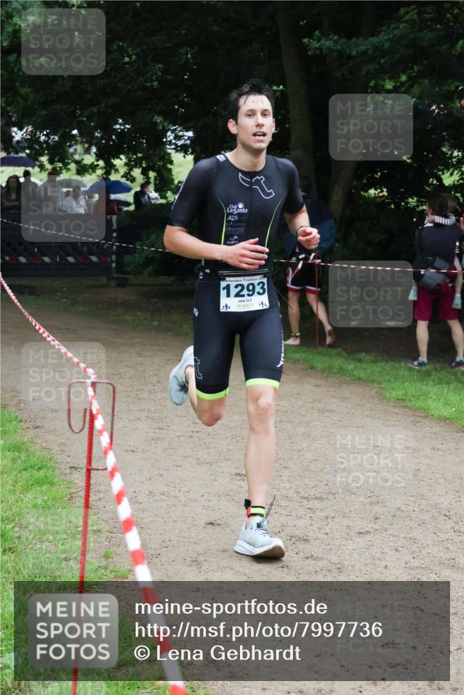 21.06.2025 - 27. Vierlanden-Triathlon Lena Gebhardt http://msf.ph/oto/7997736 15.06.2025 13:55:36 Laufen 202, 1293, 14 meine-sportfotos.de