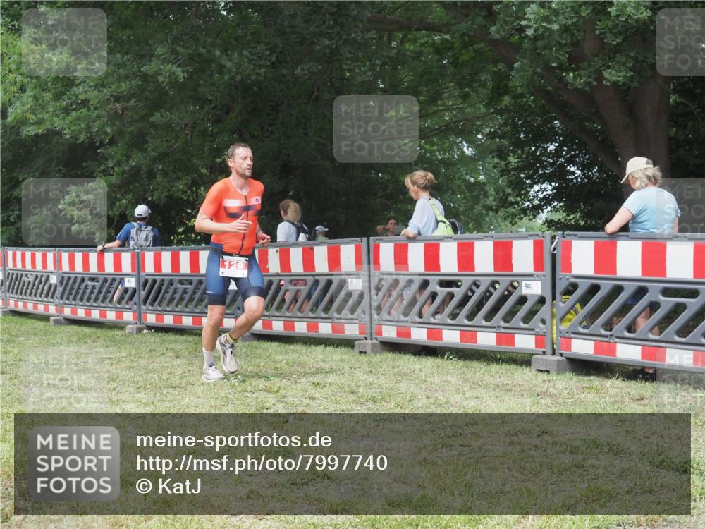 21.06.2025 - 27. Vierlanden-Triathlon KatJ http://msf.ph/oto/7997740 15.06.2025 12:51:15 Ziel 129 meine-sportfotos.de