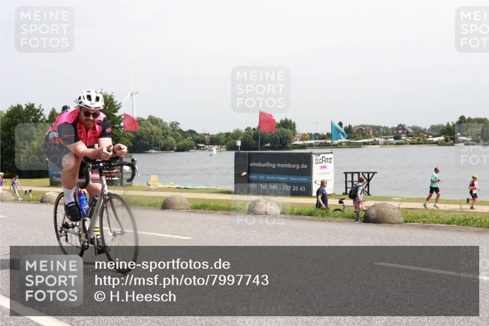 15.06.2025 - 27. Vierlanden-Triathlon H.Heesch http://msf.ph/oto/7997743 15.06.2025 11:33:58 Radfahren 241, 692 meine-sportfotos.de