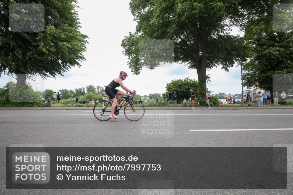 15.06.2025 - 7 Türme Triathlon Yannick Fuchs http://msf.ph/oto/7997753 15.06.2025 13:52:29 Radfahren 556, 729, 799, 1038 meine-sportfotos.de