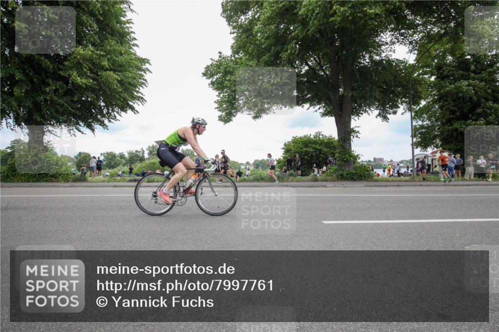 15.06.2025 - 7 Türme Triathlon Yannick Fuchs http://msf.ph/oto/7997761 15.06.2025 13:52:30 Radfahren 556, 729, 799, 1038 meine-sportfotos.de