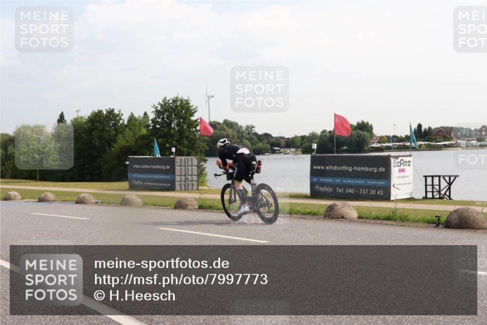 15.06.2025 - 27. Vierlanden-Triathlon H.Heesch http://msf.ph/oto/7997773 15.06.2025 09:40:36 Radfahren 17, 63, 78 meine-sportfotos.de