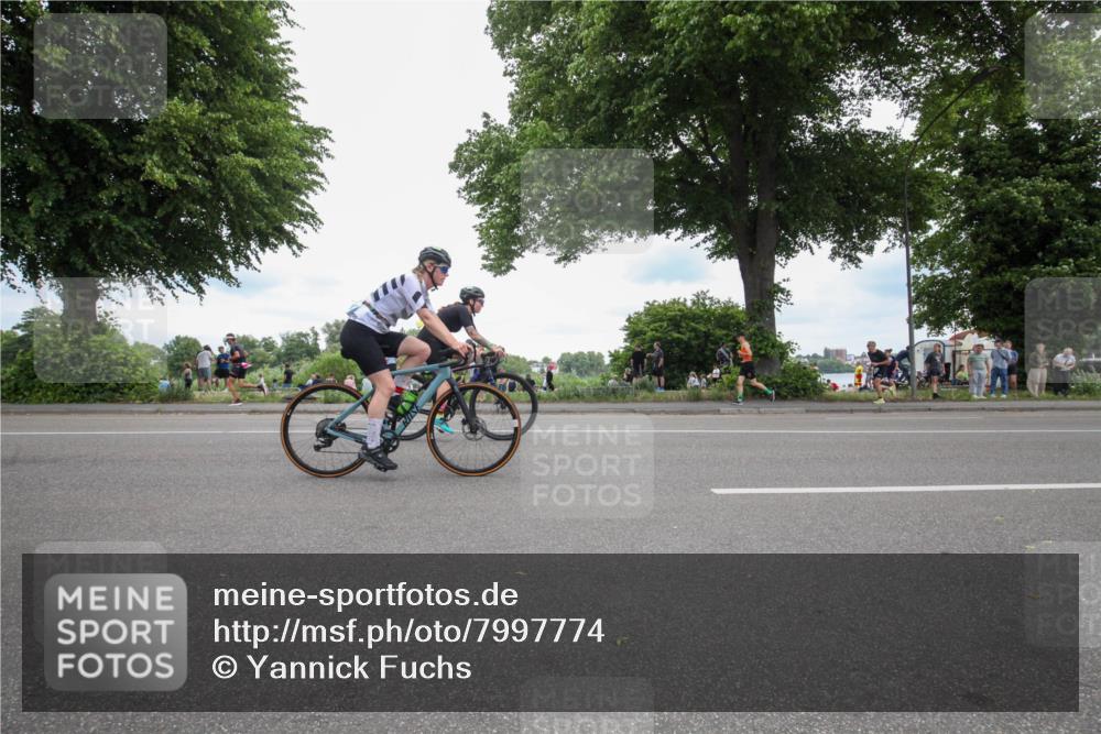 15.06.2025 - 7 Türme Triathlon Yannick Fuchs http://msf.ph/oto/7997774 15.06.2025 13:52:32 Radfahren 556, 729, 799, 1038 meine-sportfotos.de