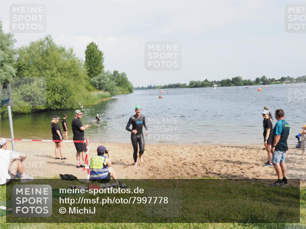 21.06.2025 - 27. Vierlanden-Triathlon MichiJ http://msf.ph/oto/7997778 15.06.2026 09:59:46 Schwimmen 266 meine-sportfotos.de