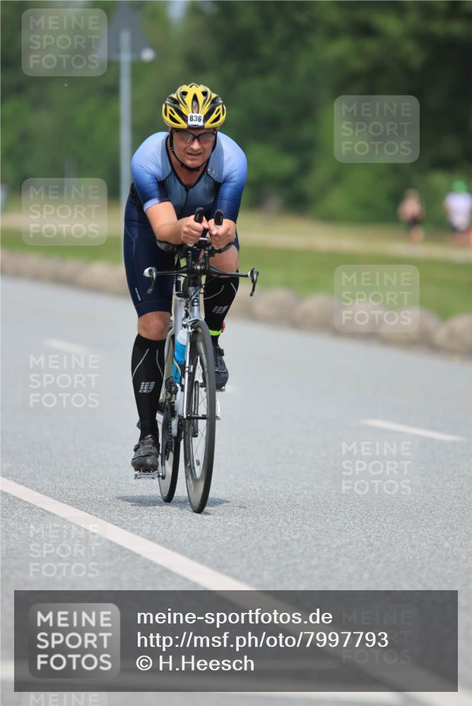 21.06.2025 - 27. Vierlanden-Triathlon H.Heesch http://msf.ph/oto/7997793 15.06.2025 12:26:00 Radfahren 731, 836 meine-sportfotos.de