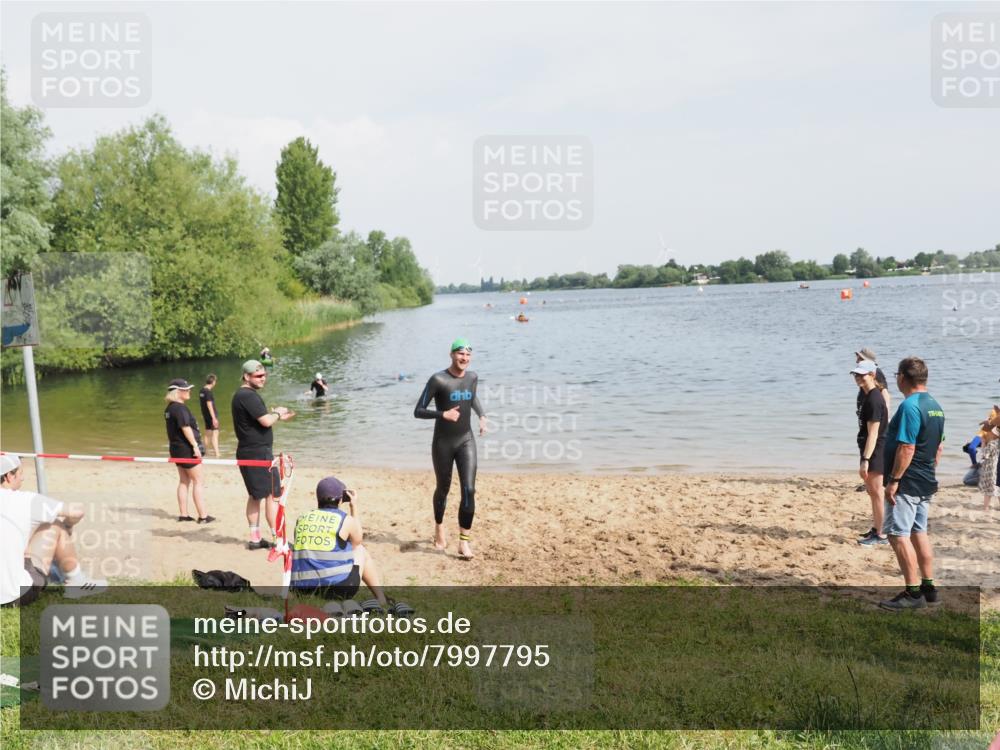 21.06.2025 - 27. Vierlanden-Triathlon MichiJ http://msf.ph/oto/7997795 15.06.2026 09:59:46 Schwimmen 266 meine-sportfotos.de