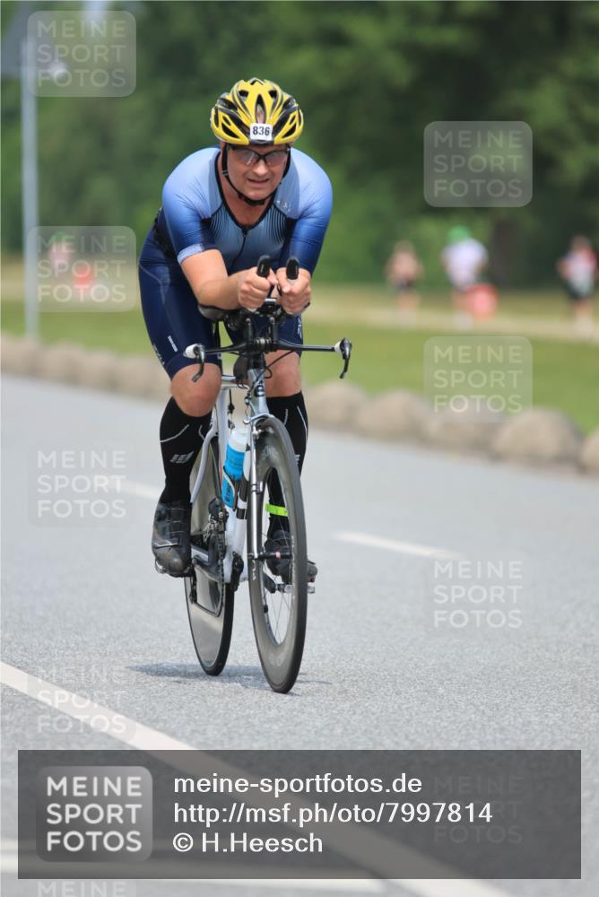 21.06.2025 - 27. Vierlanden-Triathlon H.Heesch http://msf.ph/oto/7997814 15.06.2025 12:26:01 Radfahren 731, 836 meine-sportfotos.de