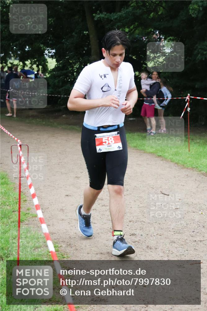 21.06.2025 - 27. Vierlanden-Triathlon Lena Gebhardt http://msf.ph/oto/7997830 15.06.2025 13:55:41 Laufen 58 meine-sportfotos.de