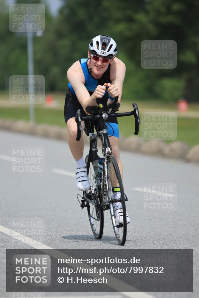 21.06.2025 - 27. Vierlanden-Triathlon H.Heesch http://msf.ph/oto/7997832 15.06.2025 12:26:07 Radfahren 731, 846 meine-sportfotos.de