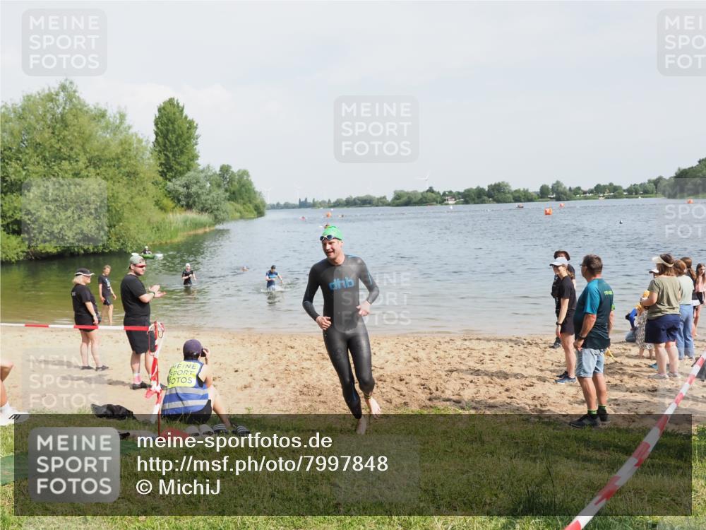 21.06.2025 - 27. Vierlanden-Triathlon MichiJ http://msf.ph/oto/7997848 15.06.2026 09:59:47 Schwimmen 266 meine-sportfotos.de