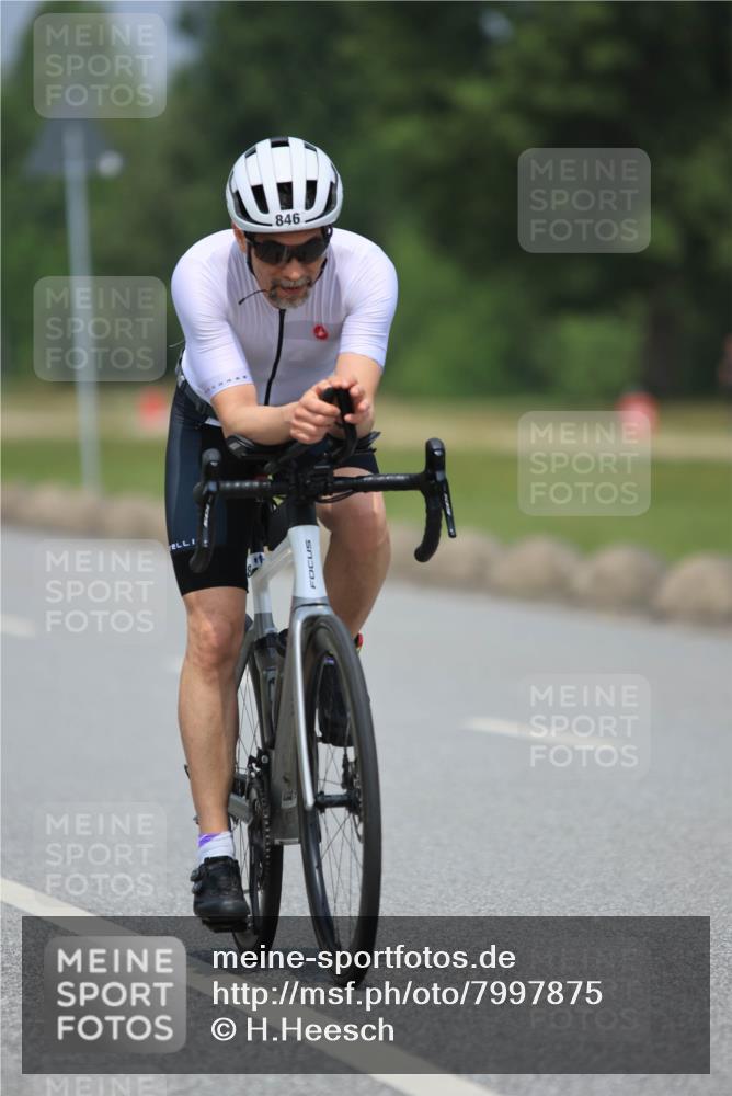 21.06.2025 - 27. Vierlanden-Triathlon H.Heesch http://msf.ph/oto/7997875 15.06.2025 12:26:11 Radfahren 731, 846 meine-sportfotos.de