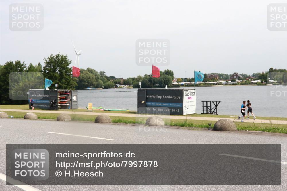 15.06.2025 - 27. Vierlanden-Triathlon H.Heesch http://msf.ph/oto/7997878 15.06.2025 11:34:22 Radfahren 806 meine-sportfotos.de