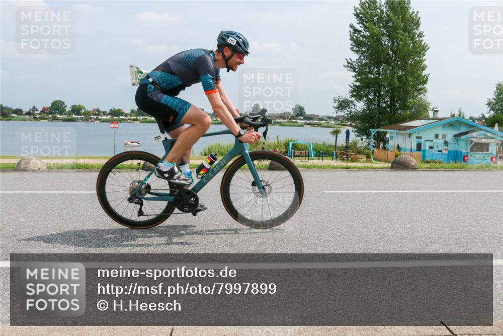 21.06.2025 - 27. Vierlanden-Triathlon H.Heesch http://msf.ph/oto/7997899 15.06.2025 12:27:43 Radfahren 783 meine-sportfotos.de
