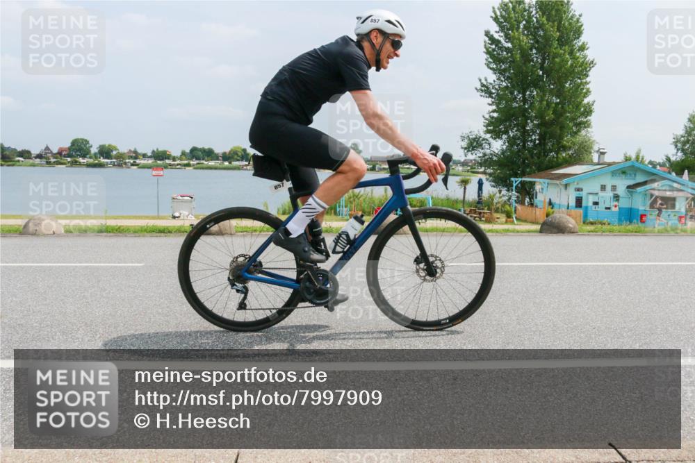 21.06.2025 - 27. Vierlanden-Triathlon H.Heesch http://msf.ph/oto/7997909 15.06.2025 12:28:06 Radfahren 845, 857, 892 meine-sportfotos.de