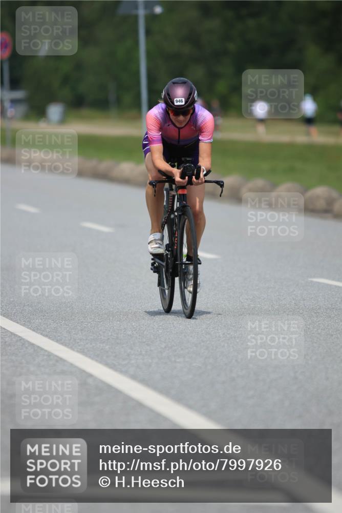 21.06.2025 - 27. Vierlanden-Triathlon H.Heesch http://msf.ph/oto/7997926 15.06.2025 12:26:34 Radfahren 663, 946 meine-sportfotos.de