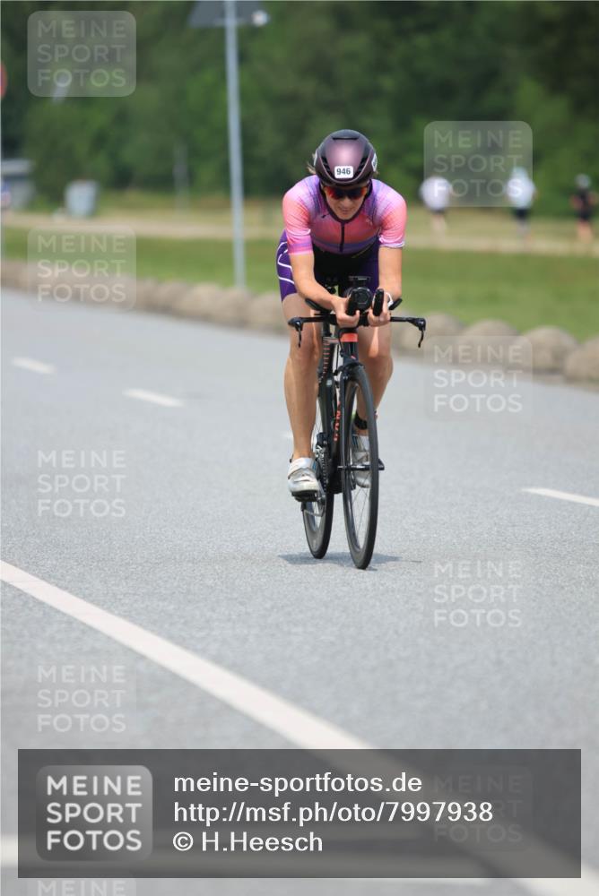 21.06.2025 - 27. Vierlanden-Triathlon H.Heesch http://msf.ph/oto/7997938 15.06.2025 12:26:34 Radfahren 663, 946 meine-sportfotos.de