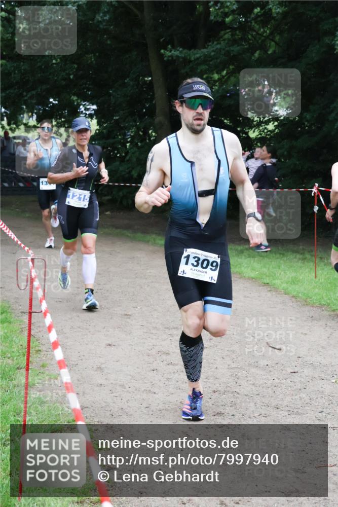 21.06.2025 - 27. Vierlanden-Triathlon Lena Gebhardt http://msf.ph/oto/7997940 15.06.2025 13:55:53 Laufen 13, 1215, 202, 1309 meine-sportfotos.de