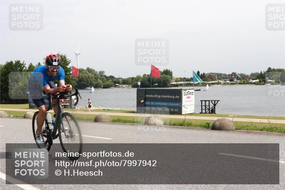 15.06.2025 - 27. Vierlanden-Triathlon H.Heesch http://msf.ph/oto/7997942 15.06.2025 11:34:39 Radfahren 250, 740, 935 meine-sportfotos.de