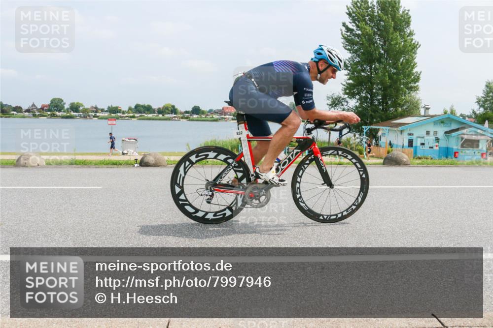 21.06.2025 - 27. Vierlanden-Triathlon H.Heesch http://msf.ph/oto/7997946 15.06.2025 12:28:31 Radfahren 832 meine-sportfotos.de