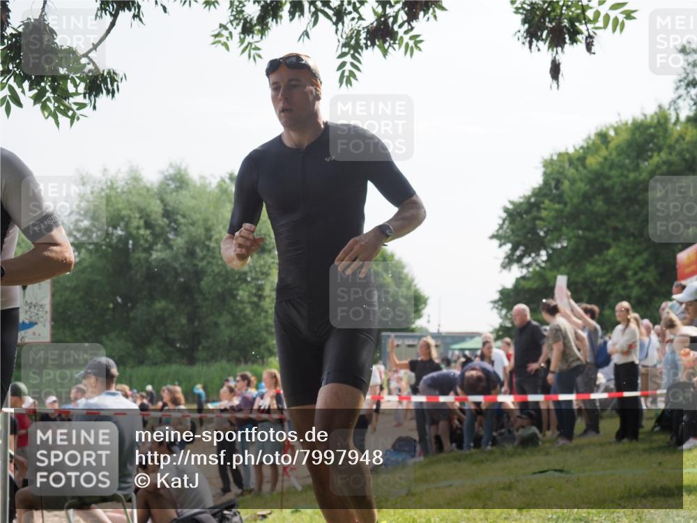 15.06.2025 - 27. Vierlanden-Triathlon KatJ http://msf.ph/oto/7997948 15.06.2025 09:55:59 Schwimmen 280, 283, 308, 310, 312, 322, 331, 338 meine-sportfotos.de